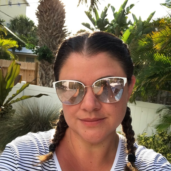 Meet your Posher, Melissa - Picture 1 of 1